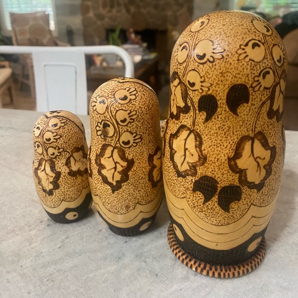 Vintage and Signed 1992 Russian nesting dolls - Picture 2 of 12